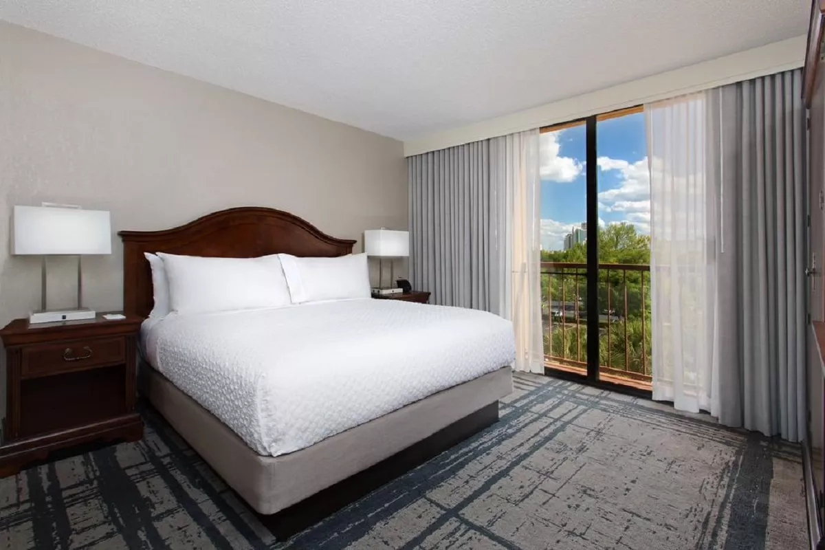embassy-suites-by-hilton-orlando-international-drive-convention-center-3