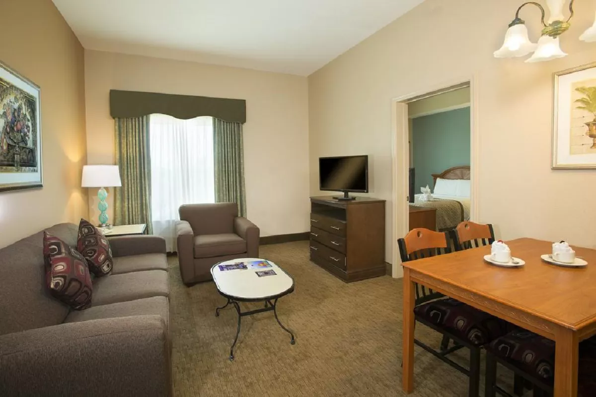 hawthorn-suites-by-wyndham-lake-buena-vista-4