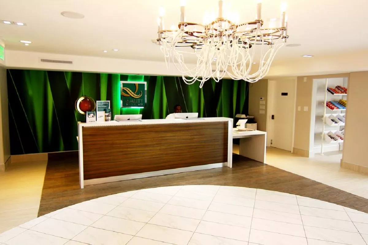 quality-inn-&-suites-by-the-parks-2